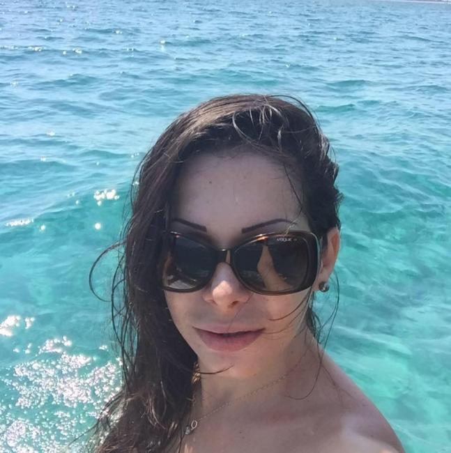 Angelina pour donner des calin
